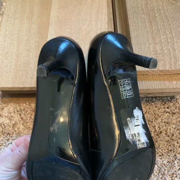 Nine West low black heels - Picture 3 of 3